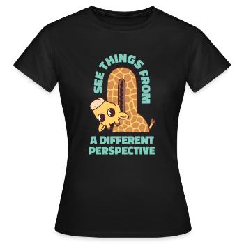 La girafe voit les choses d’un point de vue différent - T-shirt Femme - noir - Devant - AI Model Female 172 dark (172cm)