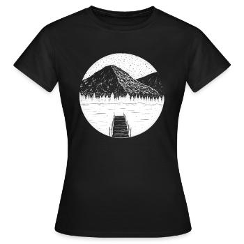 Jetée montagnes lac bateau nature - T-shirt Femme - noir - Devant - AI Model Female 172 dark (172cm)