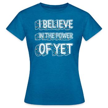 Chemise Positivité, Power Of Yet Tee, Jeunesse - T-shirt Femme - bleu saphir antique chiné - Devant - AI Model Female 172 dark (172cm)