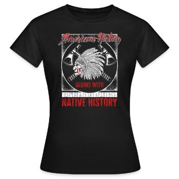 Chemise amérindienne, l’histoire américaine commence par - T-shirt Femme - noir - Devant - AI Model Female 172 dark (172cm)