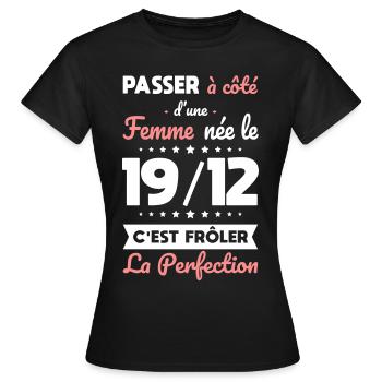 Anniversaire - Née 19 Décembre Frôler perfection - T-shirt Femme - noir - Devant - AI Model Female 172 dark (172cm)