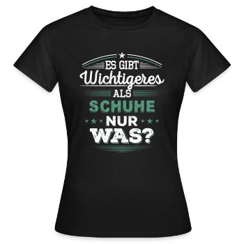 Schuhe - Frauen T-Shirt - Schwarz - Vorne - AI Model Female 172 dark (172cm)