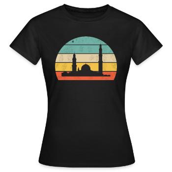 Istanbul skyline - Frauen T-Shirt - Schwarz - Vorne - AI Model Female 172 dark (172cm)