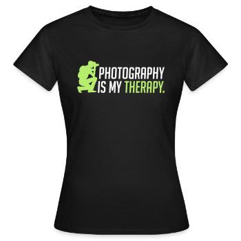 Photography is my therapy - therapie - Frauen T-Shirt - Schwarz - Vorne - AI Model Female 172 dark (172cm)