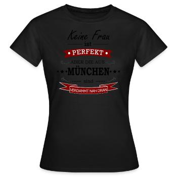 Perfekt Muenchen Geschenkidee lustig Bayern fun - Frauen T-Shirt - Schwarz - Vorne - AI Model Female 172 dark (172cm)