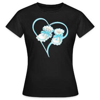 Blaues Herz mit Babyschuhen für Jungs - Frauen T-Shirt - Schwarz - Vorne - AI Model Female 172 dark (172cm)