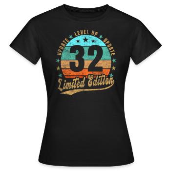 Mise à jour Level Up 32 Years Limited Edition Retro - T-shirt Femme - noir - Devant - AI Model Female 172 dark (172cm)