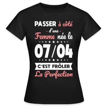 Anniversaire - Née le 7 Avril Frôler perfection - T-shirt Femme - noir - Devant - AI Model Female 172 dark (172cm)
