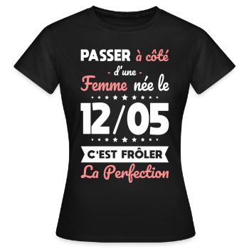 Anniversaire - Née le 12 Mai Frôler perfection - T-shirt Femme - noir - Devant - AI Model Female 172 dark (172cm)
