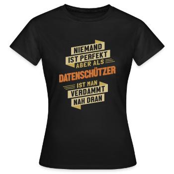 Datenschützer fast Perfekt Datenschützer - Frauen T-Shirt - Schwarz - Vorne - AI Model Female 172 dark (172cm)