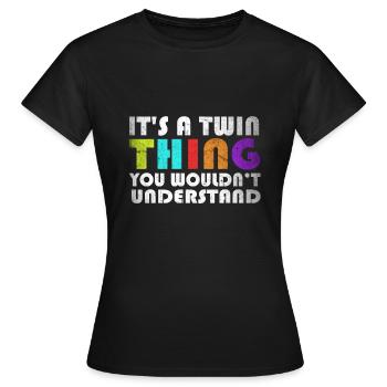 Twin Thing Twins Understand Secret - Frauen T-Shirt - Schwarz - Vorne - AI Model Female 172 dark (172cm)