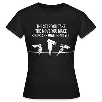 Les oiseaux ne sont pas réels - T-shirt Femme - noir - Devant - AI Model Female 172 dark (172cm)