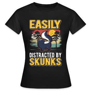 Easily distracted by Skunks Skunks Skunk - Women's T-Shirt - black - Front - AI Model Female 172 dark (172cm)