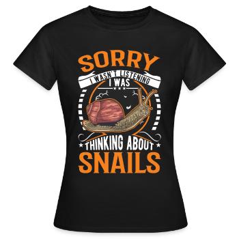 Schnecke Geschenk Weinbergschnecke - Frauen T-Shirt - Schwarz - Vorne - AI Model Female 172 dark (172cm)