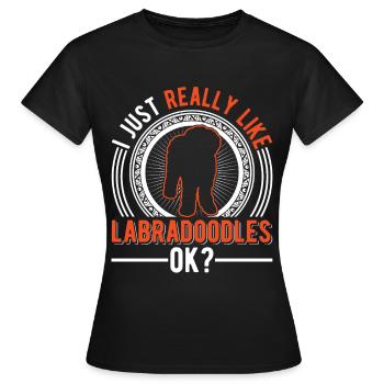 J’aime bien les Labradoodles - T-shirt Femme - noir - Devant - AI Model Female 172 dark (172cm)