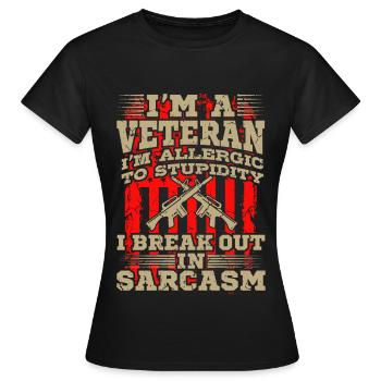 Journée des anciens combattants Je suis un cadeau d'ancien combattant - T-shirt Femme - noir - Devant - AI Model Female 172 dark (172cm)