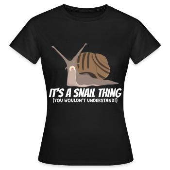 C'est un cadeau d'escargot - T-shirt Femme - noir - Devant - AI Model Female 172 dark (172cm)
