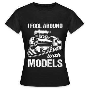 Locomotive locomotive locomotive train modélisé - T-shirt Femme - noir - Devant - AI Model Female 172 dark (172cm)