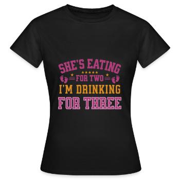 Sie isst für zwei Ich trinke für drei Papa - Frauen T-Shirt - Schwarz - Vorne - AI Model Female 172 dark (172cm)