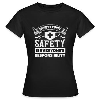 La sécurité d’abord - Dicton des premiers soins - T-shirt Femme - noir - Devant - AI Model Female 172 dark (172cm)
