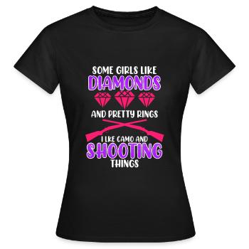 Ladies like camouflage and shooting guns - Women's T-Shirt - black - Front - AI Model Female 172 dark (172cm)