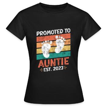 Promoted to Aunt 2023 Promotion Best Aunt - Women's T-Shirt - black - Front - AI Model Female 172 dark (172cm)