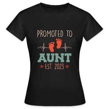 Promoted to Aunt 2023 Promotion Best Aunt - Women's T-Shirt - black - Front - AI Model Female 172 dark (172cm)