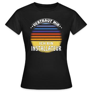VERTRAUT MIR ICH BIN INSTALLATEUR - Frauen T-Shirt - Schwarz - Vorne - AI Model Female 172 dark (172cm)