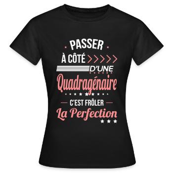 Anniversaire 40 ans - Quadragénaire Perfection - T-shirt Femme - noir - Devant - AI Model Female 172 dark (172cm)
