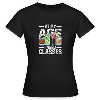 In meinem Alter brauche ich eine Brille - Party Bar Craft - Frauen T-Shirt - Schwarz - Vorne - AI Model Female 172 dark (172cm)