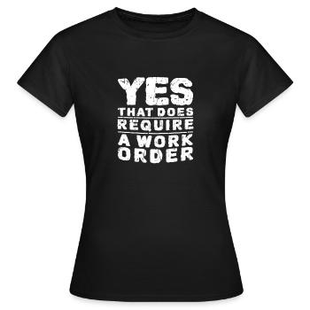 Ja, das erfordert einen Arbeitsauftrag - Informationen - Frauen T-Shirt - Schwarz - Vorne - AI Model Female 172 dark (172cm)