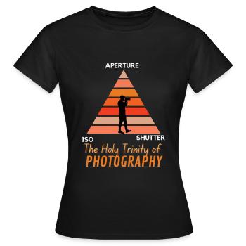 Die heilige Dreifaltigkeit der Fotografie Blende iso shutt - Frauen T-Shirt - Schwarz - Vorne - AI Model Female 172 dark (172cm)