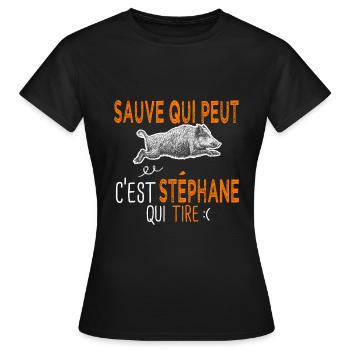 Stéphane c est stephane qui tire Humour Chasseur - T-shirt Femme - noir - Devant - AI Model Female 172 dark (172cm)