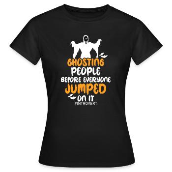 Unsozialer Anti-Halloween-Protest Skeptiker Introvertiert - Frauen T-Shirt - Schwarz - Vorne - AI Model Female 172 dark (172cm)