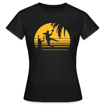 SUNSET BEACH HANDBALL - Frauen T-Shirt - Schwarz - Vorne - AI Model Female 172 dark (172cm)