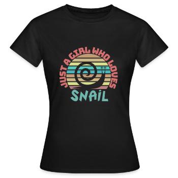 JUST A GIRL WHO LOVES SNAIL - PET SNAIL LOVER - Frauen T-Shirt - Schwarz - Vorne - AI Model Female 172 dark (172cm)