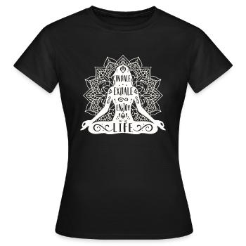 Yoga Inhale Exhale Enjoy Life Meditation Geschenk - Frauen T-Shirt - Schwarz - Vorne - AI Model Female 172 dark (172cm)