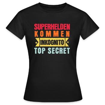 Superhelden kommen inkognito top secret! - Frauen T-Shirt - Schwarz - Vorne - AI Model Female 172 dark (172cm)