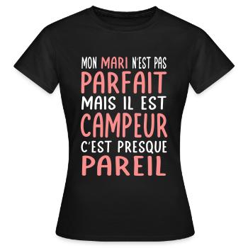 Mein Mann ist nicht perfekt, aber er ist ein Camper - Frauen T-Shirt - Schwarz - Vorne - AI Model Female 172 dark (172cm)