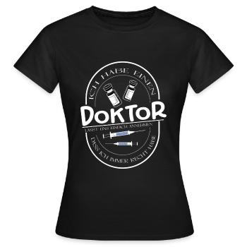 ICH HABE EINEN DOKTOR LASST UNS EINFACH, 2023 - Frauen T-Shirt - Schwarz - Vorne - AI Model Female 172 dark (172cm)