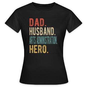 Administration des arts Papa Mari Héros - T-shirt Femme - noir - Devant - AI Model Female 172 dark (172cm)