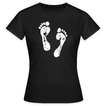 Fußabdrücke im Sand - Frauen T-Shirt - Schwarz - Vorne - AI Model Female 172 dark (172cm)