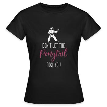 Ne laissez pas la queue de cheval vous tromper Taekwondo - T-shirt Femme - noir - Devant - AI Model Female 172 dark (172cm)