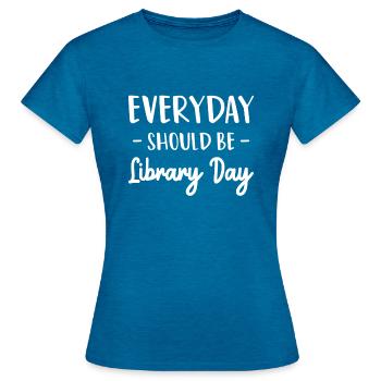 Tous les jours devrait être le t-shirt de la Journée de la bibliothèque - T-shirt Femme - bleu saphir antique chiné - Devant - AI Model Female 172 dark (172cm)