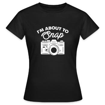 In the About To Snap Shirt Photographer - Women's T-Shirt - black - Front - AI Model Female 172 dark (172cm)