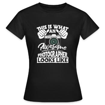 This Is What An Awesome Photographer Looks Like - Frauen T-Shirt - Schwarz - Vorne - AI Model Female 172 dark (172cm)