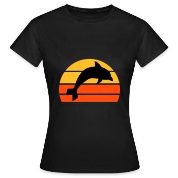 Springender Delphin vor einer geteilten Halbsonne - Frauen T-Shirt - Schwarz - Vorne - AI Model Female 172 dark (172cm)
