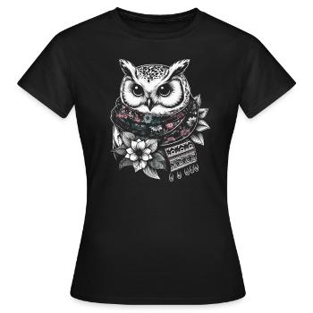 Winter Eule mit Schal - Frauen T-Shirt - Schwarz - Vorne - AI Model Female 172 dark (172cm)