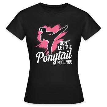 Queue de cheval avec puissance - T-shirt Femme - noir - Devant - AI Model Female 172 dark (172cm)