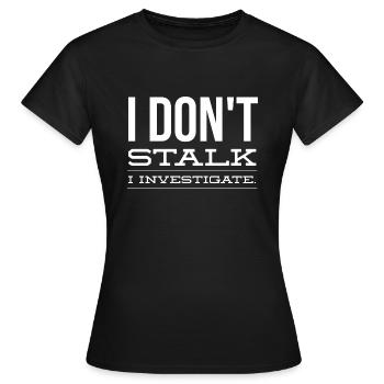 Ich stalke nicht, ich untersuche - Frauen T-Shirt - Schwarz - Vorne - AI Model Female 172 dark (172cm)